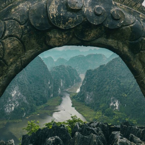 Ninh Binh - Acqua, roccia e risaie